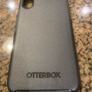 OtterBox symmetry for iPhone XR new